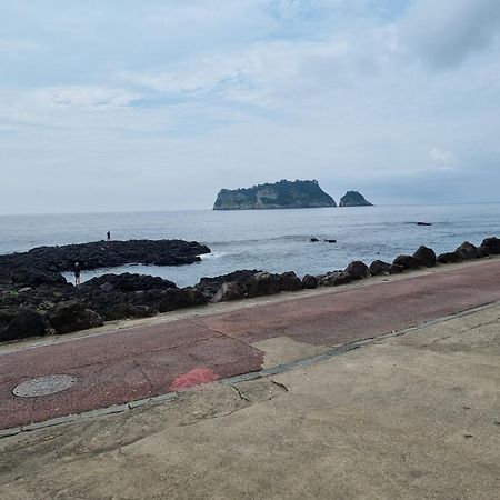 济州阿莫赛度假屋 西归浦市 外观 照片